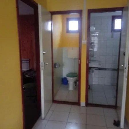 Koberc Panzio, Udulohazak Es Etterem Bozsva