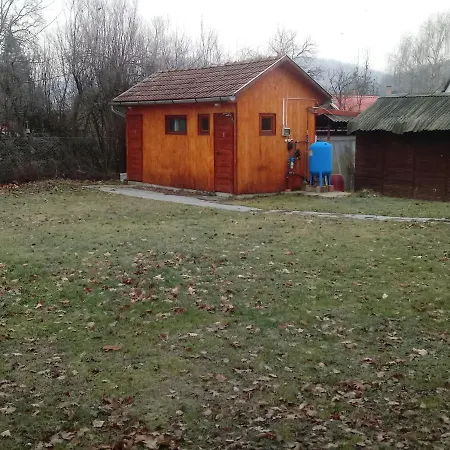 Koberc Panzio, Udulohazak Es Etterem *