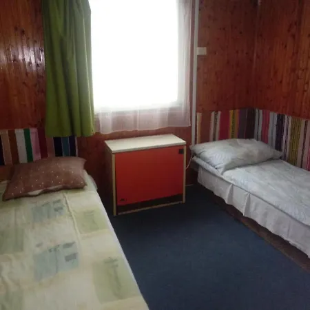 Koberc Panzio, Udulohazak Es Etterem Bozsva